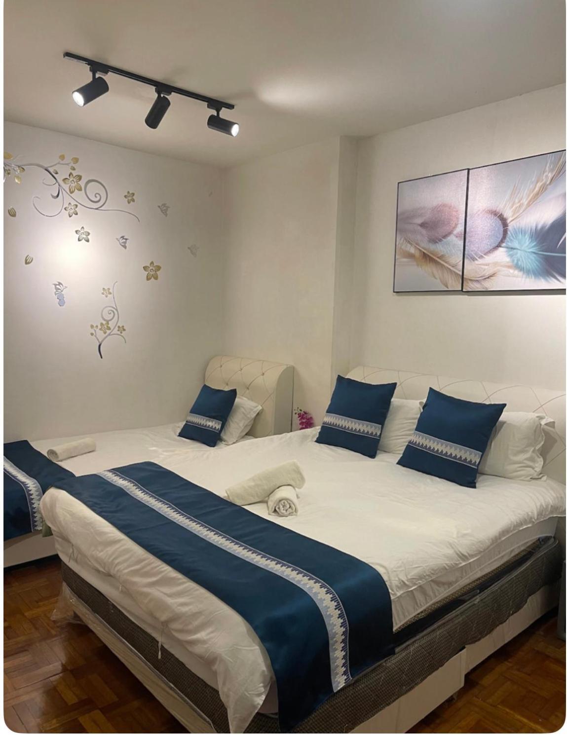 Riverbank Suites Waterfront Кучинг Экстерьер фото
