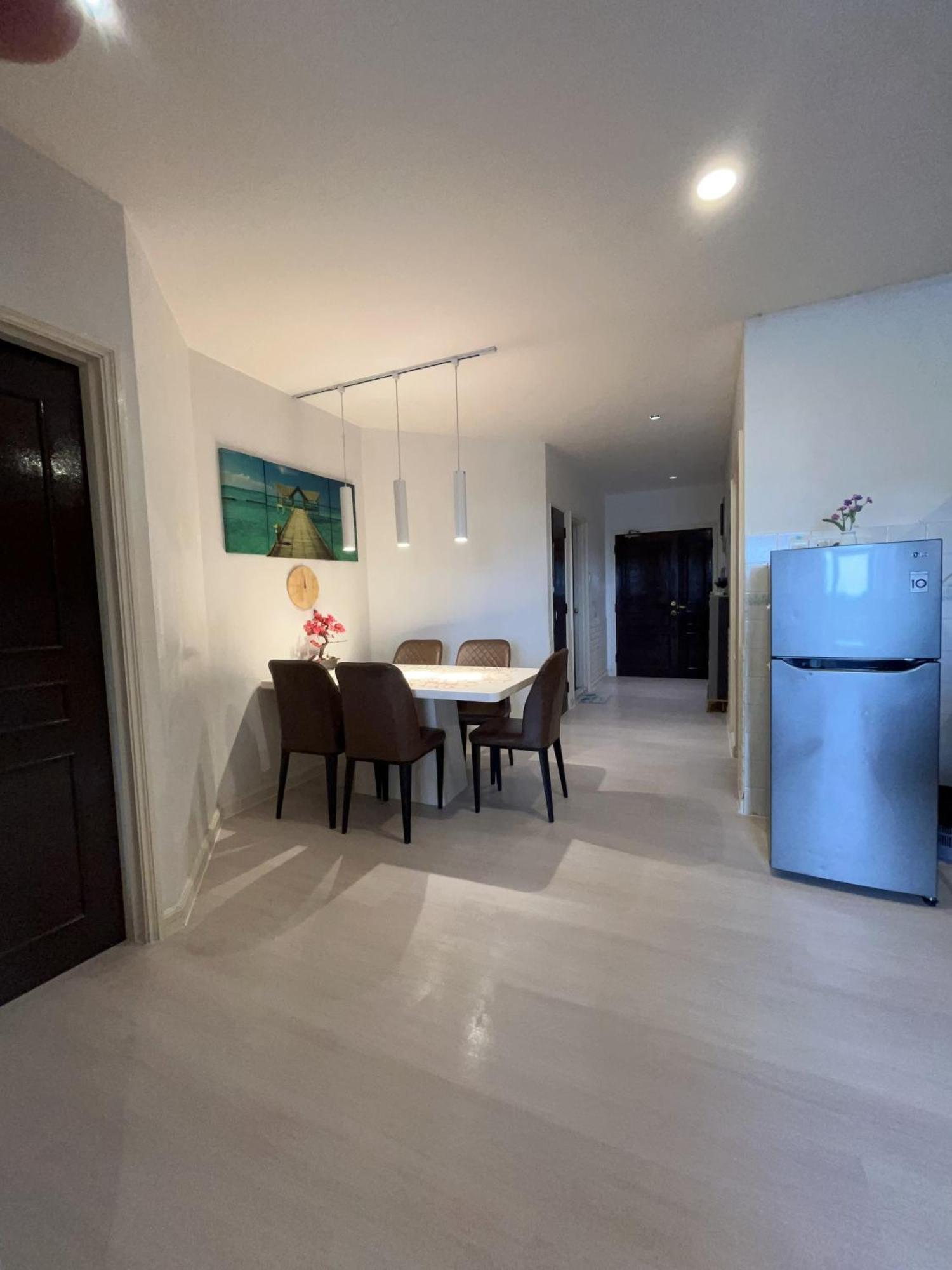 Riverbank Suites Waterfront Кучинг Экстерьер фото